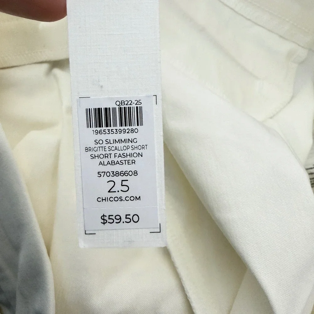 Chico's So Slimming Brigitte Scallop Shorts Womens 2.5 US 14 White Alabaster